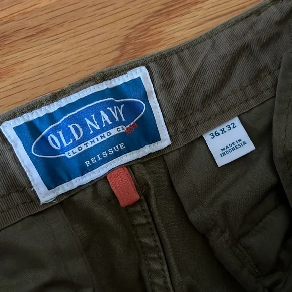 Old Navy ‘94 reisssue classic cargos — never worn! - Picture 2 of 6